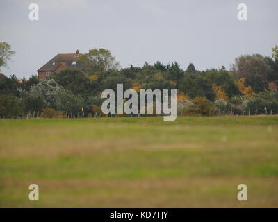 Sheerness, Kent, Regno Unito. Undicesimo oct, 2017. Regno Unito Meteo: un grigio e ventoso per iniziare la giornata in Sheerness. Credito: James Bell/Alamy Live News Foto Stock