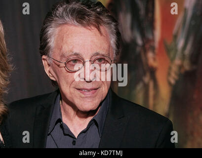 Los Angeles, Stati Uniti d'America. Decimo oct, 2017. frankie valli arrivando al thor ragnarok premiere al El Capitan Theatre di Los Angeles. ottobre 10, 2017. Credito: tsuni/USA/alamy live news Foto Stock