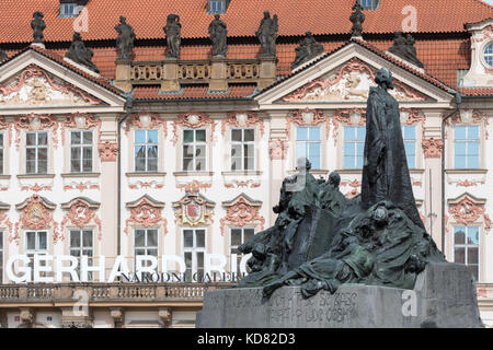 Praga, Repubblica Ceca - 18 agosto 2017: Jan Hus monumento in piazza della città vecchia Foto Stock