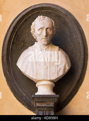 Siena, Provincia di Siena, Toscana, Italia. Busto di Papa Pio VII (1742-1823) nel Palazzo Chigi Saracini. Il centro storico di Siena è un patrimonio mondiale dell'UNESCO Foto Stock