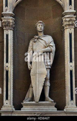 Saint George (Guild of gli armaioli e Swordmakers) 1417 da Donatello facciata dell'Orsanmichele ( o Orto di San Michele ) è una chiesa di Firenze ( in 1336 come un mercato e deposito di grano area, come su commissione della seta guild (seta europea). Foto Stock