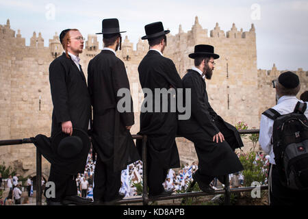 La communauté religieuse est présente le 28/05/2014, jour de Yom Yerushalayim à Jerusalem. La comunità religiosa è presente il 28 maggio, lo Yom Foto Stock