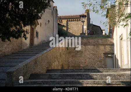 Ex Basilica di Sant'Alessandro (Basilica di San Alex) dal VI secolo in stile gotico e il Convento di San Francesco (Monastero di San Francesco) in epoca medievale Foto Stock