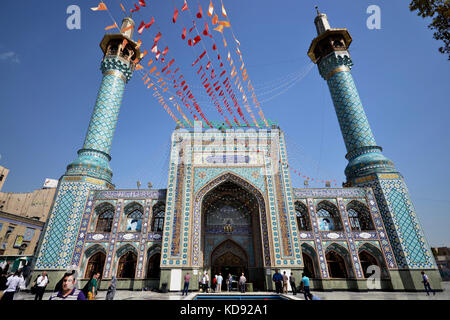 Un ampio angolo di visione del Grande Imam o Moschea Shah dal cortile al Grand Bazaar Foto Stock