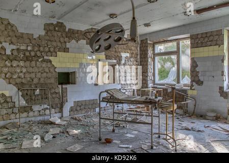 Sala operatoria in n. 126 ospedale di pripjat città fantasma, la centrale di Cernobyl. Foto Stock