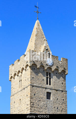 Francia, Manche (50), del Cotentin, Portbail, ou Port-Bail, église Notre-Dame à clocher fortifié // Francia, Manche, Cotentin, Portbail, alla chiesa di Notre Dame, Foto Stock