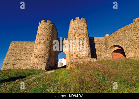 Portogallo: Mura medievali del castello di Evoramonte Foto Stock