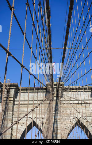 Dettaglio della torre sul ponte di Brooklyn, New York, pedonale, Manhattan, Stati Uniti. Stati Uniti d'America. Foto Stock