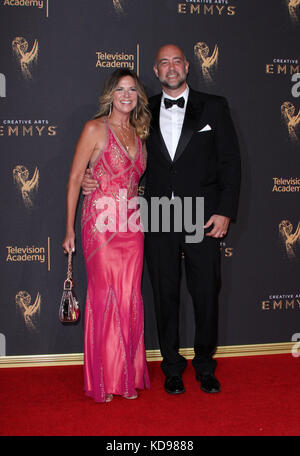 Creative Arts Emmy Awards 2017 - arrivi con: Mo Collins, marito Alex Skuby dove: Los Angeles, California, Stati Uniti quando: 09 Set 2017 Credit: Adriana M. Barraza/WENN.com Foto Stock