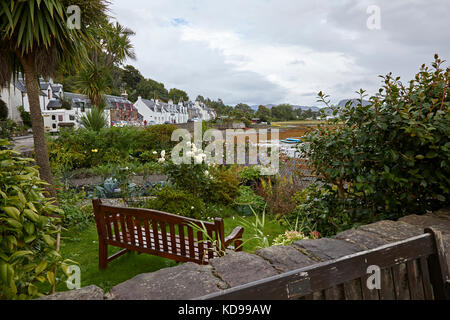 Litorale giardini di fiori sulla strada del porto, plockton, Ross and Cromarty, plockton Foto Stock