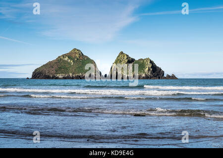 Gull Rocks a Holywell Bay Cornwall. Foto Stock