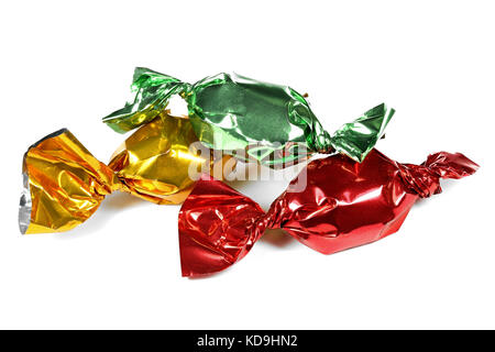 Caramelle confezionate isolati su sfondo bianco Foto Stock