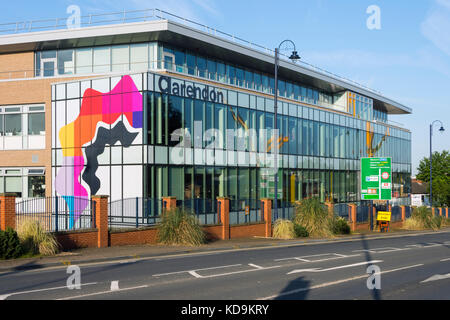 Il Clarendon Sixth Form College edificio (IBI Taylor giovani 2015), Ashton Under Lyne, Tameside, Greater Manchester, Inghilterra, Regno Unito. Foto Stock