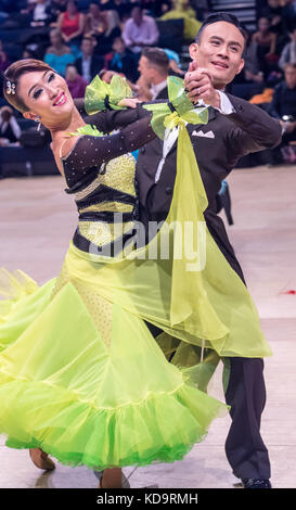 Brentwood, Essex, 11 ottobre 2017 la sala da ballo internazionale campionati a International Hall Brentwood. Credito: Ian Davidson/Alamy Live News Foto Stock