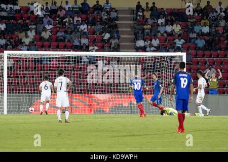 Guwahati, Assam, India. 11 ottobre 2017. Momenti della partita del gruppo e della Coppa del mondo FIFA U-17 tra Francia e Giappone. In una partita del gruppo e della Coppa del mondo FIFA U-17, la Francia ha battuto il Giappone 2-0 per avanzare alla fase a eliminazione diretta della Coppa del mondo FIFA U-17 all'Indira Gandhi Athletic Stadium, Guwahati, India. Questa fu HondurasÃ¢â‚¬â„¢ la più grande vittoria nella Coppa del mondo U-17 dal loro debutto nel 2007. Crediti: Vikramjit Kakati/ZUMA Wire/Alamy Live News Foto Stock