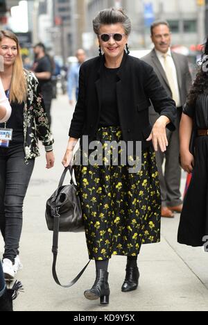 New York, New York, Stati Uniti. 11 ottobre 2017. Tracey Ullman fuori e in giro per Celebrity Candds - MER, New York, NY 11 ottobre 2017. Crediti: Kristin Callahan/Everett Collection/Alamy Live News Foto Stock