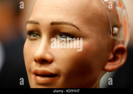 Nazioni Unite, New York, USA. 11 ottobre 2017. Sophia, un robot umanoide realistico, è raffigurata al New York, 11 ottobre 2017. Sophia era presente a un incontro su "il futuro di tutto - lo sviluppo sostenibile nell'era del rapido cambiamento tecnologico". Crediti: Li Muzi/Xinhua/Alamy Live News Foto Stock