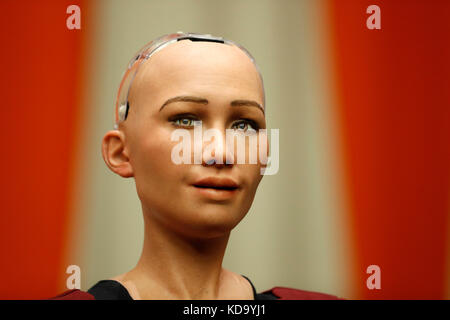 Nazioni Unite, New York, USA. 11 ottobre 2017. Sophia, un robot umanoide realistico, è raffigurata al New York, 11 ottobre 2017. Sophia era presente a un incontro su "il futuro di tutto - lo sviluppo sostenibile nell'era del rapido cambiamento tecnologico". Crediti: Li Muzi/Xinhua/Alamy Live News Foto Stock