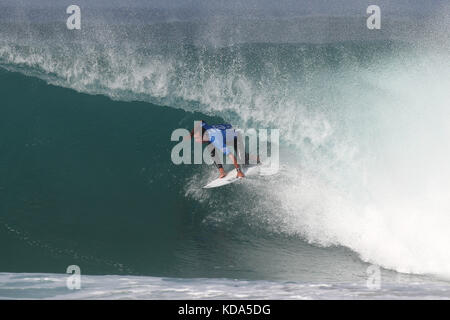 Hossegor, Francia. Xii oct, 2017. SPORT, surf, WSL QUIKSILVER PRO FRANCIA - Joan Duru di Francia compete durante il primo round del Mondiale 2017 Campionato Surf Quicksilver Pro Francia il 12 ottobre 2017 in Hossegor, Francia. Credito: Manuel Blondau/ZUMA filo/Alamy Live News Foto Stock