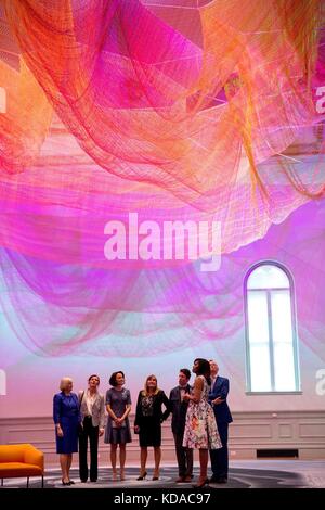 Stati Uniti la first lady Michelle Obama e il leader nordici coniugi tour lo Smithsonian american art museum renwick gallery 13 maggio 2016 a Washington, DC. Foto Stock