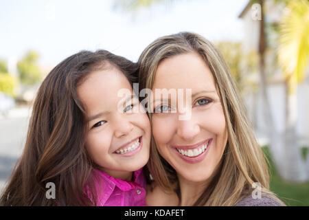 Asian Padre con sua figlia. Foto Stock