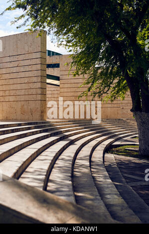 Ingresso al Walmart supercenter e suburbia memorizza sul Paseo de Montejo avenue in Merida, Messico Foto Stock