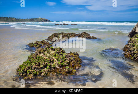 Australia, Nuovo Galles del Sud, metà costa nord, Port Macquarie, Wotonga rocce al Lighthouse Beach Foto Stock