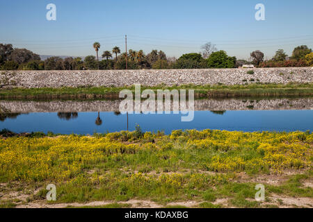 Los Angeles river vicino a Willow street, Long Beach, California, Stati Uniti d'America Foto Stock