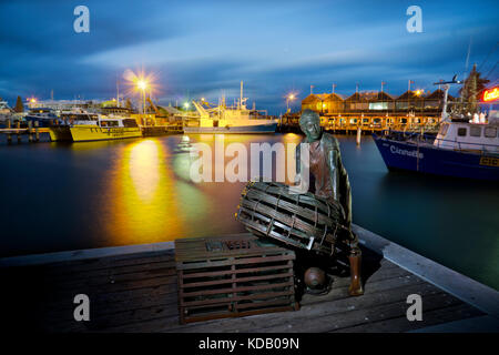 " Per i pescatori' imbarcadero Fishing Boat Harbour di Fremantle Australia occidentale commemora i pescatori che hanno iniziato il settore locale della pesca Foto Stock