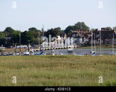 Vista su una palude verso scivolo e marina ufficio presso itchenor da bosham Foto Stock