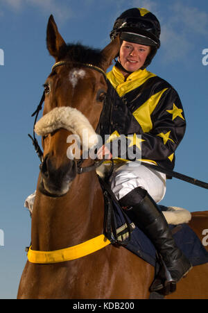 Jess Jockey Westwood con il suo cavallo 'Monkerty Tunkerty'. Foto Stock