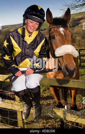 Jess Jockey Westwood con il suo cavallo 'Monkerty Tunkerty'. Foto Stock