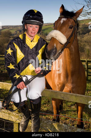 Jess Jockey Westwood con il suo cavallo 'Monkerty Tunkerty'. Foto Stock