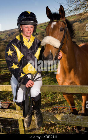 Jess Jockey Westwood con il suo cavallo 'Monkerty Tunkerty'. Foto Stock