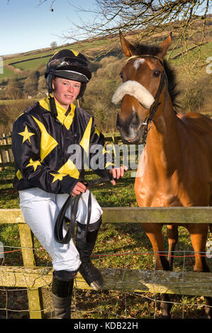 Jess Jockey Westwood con il suo cavallo 'Monkerty Tunkerty'. Foto Stock