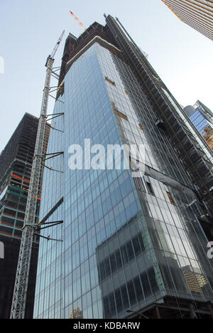 New York City - 18 giugno 2007: Il grattacielo della Bank of America Tower si trova sulla Sixth Avenue, tra la 42 e la 43.a strada, di fronte al Bryant Park a Manhat Foto Stock