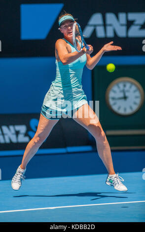 Maria Sharapova (RUS) ha affrontato K. Knapp (ITA) durante il quarto giorno dell'Australian Open. Le temperature sono sempre i massimi a Melbourne e si prevede che raggiungano il 44 Foto Stock