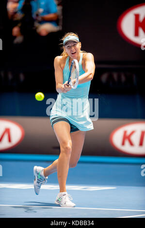 Maria Sharapova (RUS) di fronte a. cornet (fra) in donne singoli azione nel giorno 6 della Australian Open. sharapova ha vinto la mattina match 6-1, 7-6 (6) Foto Stock