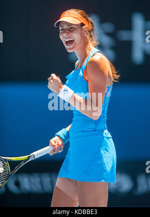Ana Ivanovic compete all'aperto australiano. L'Australian Open - un grand slam torneo - è la manifestazione di apertura del tennis ogni anno di calendario. Foto Stock