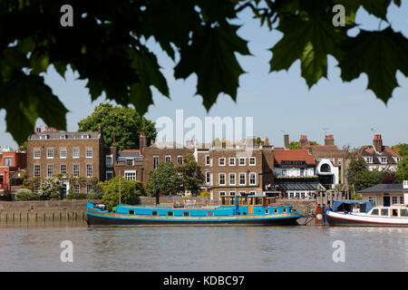 Il pub dove sul Tamigi a Hammersmith, Londra, Regno Unito Foto Stock