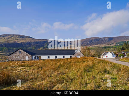 La frazione di Achfary sul Duca di Westminster Reay del patrimonio forestale, main station wagon carica sulla sinistra. Sutherland, Highlands scozzesi, Scozia UK. Foto Stock