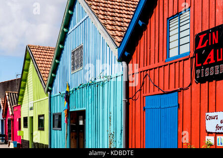 Ile d' Oléron: negozi colorati in Chateau d' Oléron Foto Stock