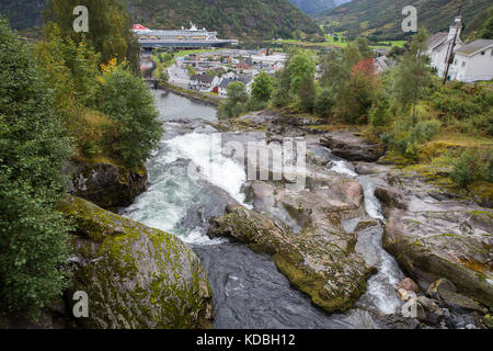 Il Fred Olsen Crociera, MS Balmoral a Hellesylt, Sunnylvsfjorden in Norvegia Foto Stock