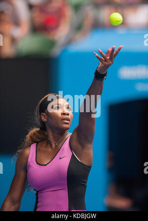 Serena Williams (USA) ha battuto in finale V. Dolonc (SRB) 6-1, 6-2 durante la terza giornata degli Australian Open 2014. Temperature nella Rod Laver Arena di Melbourne Foto Stock