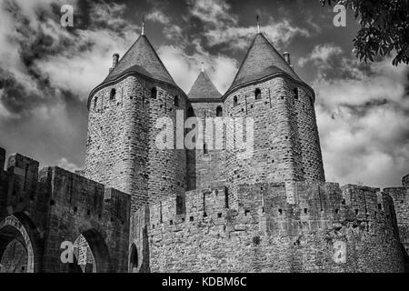 Carcassonne, Porta Narbonnaise, ingresso principale della vecchia città murata Foto Stock