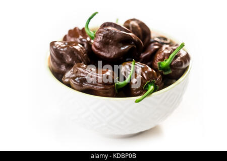 Habanero chili di cioccolato isolato su sfondo bianco Foto Stock