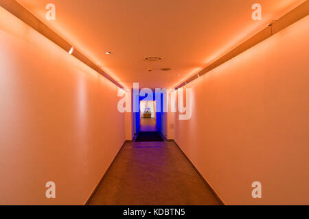 Cromoterapia, Pré-Saint-Didier Spa, Valle d'Aosta, Italia Foto Stock