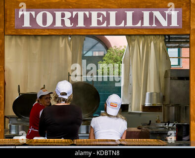 Cucina emiliana, castelfranco emilia, emilia romagna, italia Foto Stock