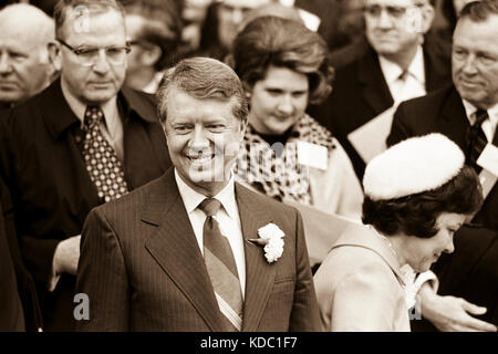 Stato della Georgia il senatore e governatore eletto Jimmy Carter al suo 1971 gubernatorial inaugurazione. Carter è riuscito segregationist Lester Maddox come Georgia Foto Stock