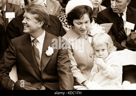 Stato della Georgia il senatore e governatore eletto Jimmy Carter al suo 1971 gubernatorial inaugurazione. Carter è riuscito segregationist Lester Maddox come Georgia Foto Stock